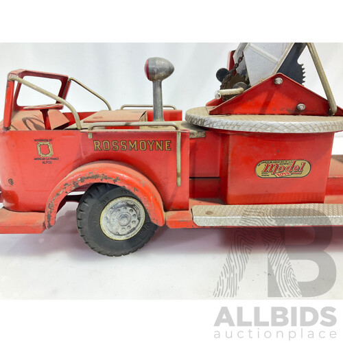 Vintage Charles WM Doepke MFG .Co Inc Rossmoyne Fire Engine With Functional Steering and Extendable Ladder