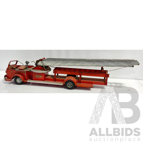 Vintage Charles WM Doepke MFG .Co Inc Rossmoyne Fire Engine With Functional Steering and Extendable Ladder