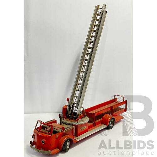 Vintage Charles WM Doepke MFG .Co Inc Rossmoyne Fire Engine With Functional Steering and Extendable Ladder