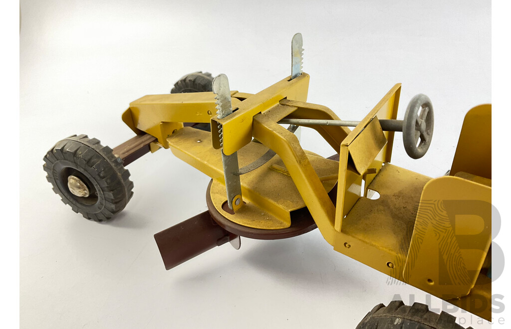 Vintage Boomaroo Pressed Steel Toy Grader