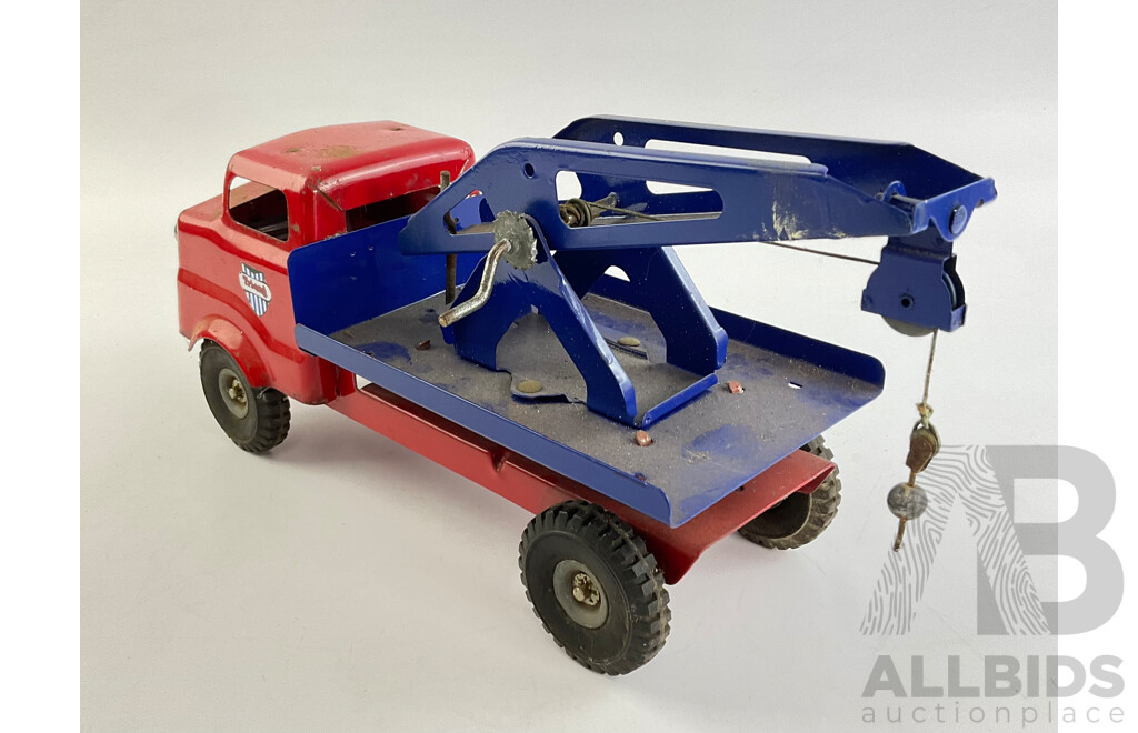 Vintage Tri-Ang Pressed Steel Toy Tow Truck