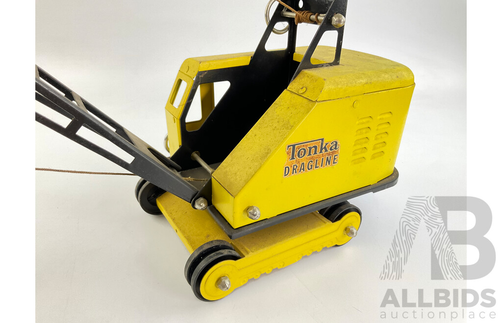 Vintage Tonka Pressed Steel Dragline Bucket Crane