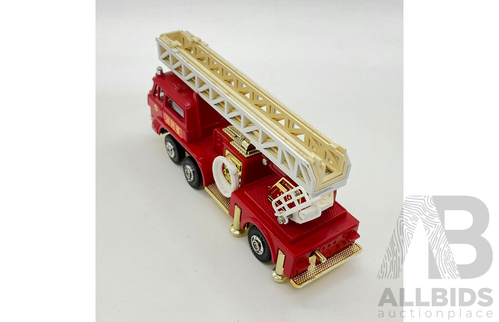 Vintage Yonezawa Toys Diecast Mitsubishi Fuso Fire Truck