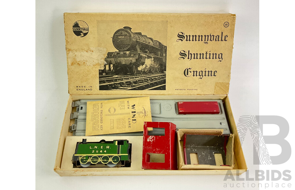 Vintage Sunnydale Shunting Engine in Original Box, Made in England