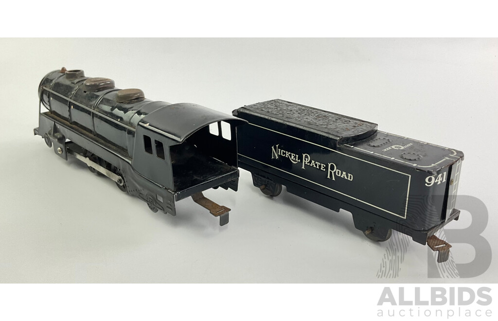 Vintage ‘O’ Gauge Three Rail Marx Stream Line Train and Carriage Set in Original Box, Made in America