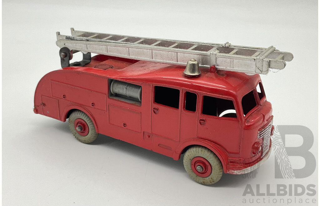 Vintage Dinky Toys/Meccano Diecast Fire Service Engine with Extending Ladder and Original Box, Made in England