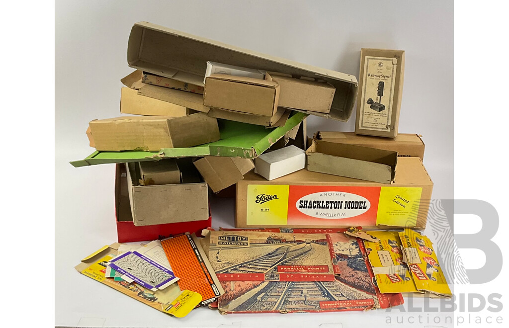 Collection of O Gauge Model Railway Boxes Including Mettoy, S.E.L, Shackleton and Assortment of Unmarked Vintage Toy Boxes