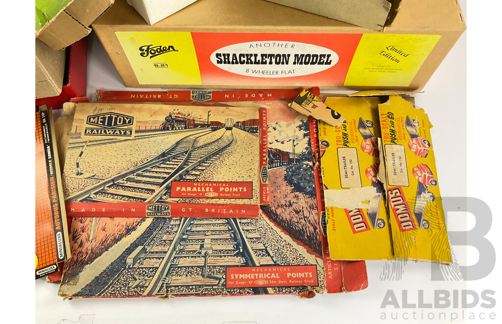 Collection of O Gauge Model Railway Boxes Including Mettoy, S.E.L, Shackleton and Assortment of Unmarked Vintage Toy Boxes