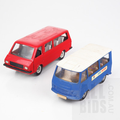 Vintage Diecast 1:72 Solido Toner Gam France Peugeot J7 Minibus and Vintage Russian 1:43 Diecast RAF-2203 Minibus (2)