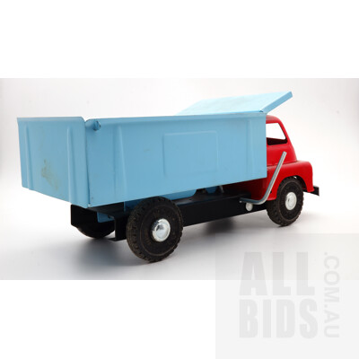Vintage Tin Dump Truck With Working Hydraulic Dumper - Wyn Toy Australia - Red