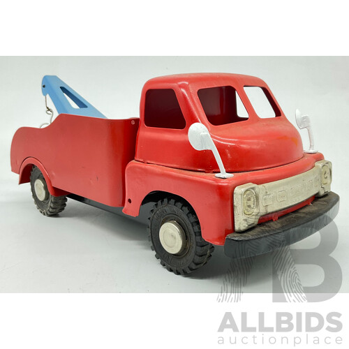 Vintage Wyn Toys Tow Truck With Winding Winch