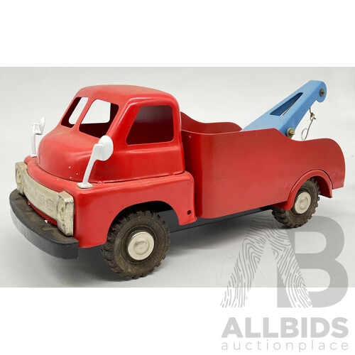 Vintage Wyn Toys Tow Truck With Winding Winch