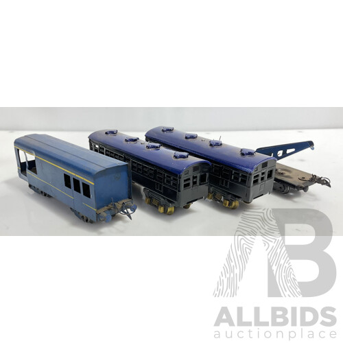 Vintage ‘O’ Scale Passenger Cars Including One in Victorian Railway Colours and Crane Carriage