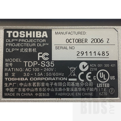 Toshiba TD-S35 Projector