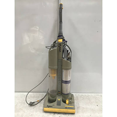 Dyson DC03 Vacuum Cleaner
