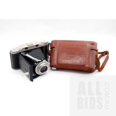 Norca Braun Folding Camera in Leather case