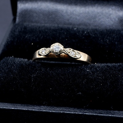 9ct Yellow Gold Diamonds Ring, 1.5g