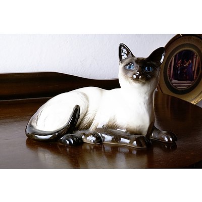 English Royal Doulton Seal Point Siamese Cat Figure, 1559