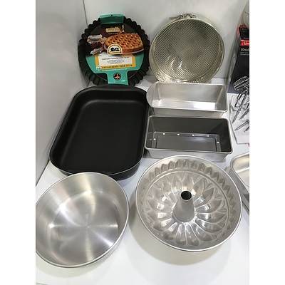 Sunbeam Beatermix Pro And Assorted Kitchenware - Lot Of 16