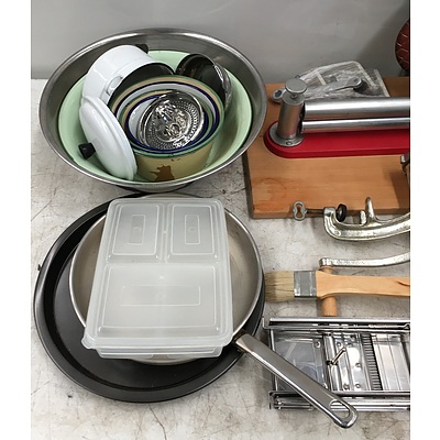 Lot of Assorted Kitchen, BBQ and Homewares