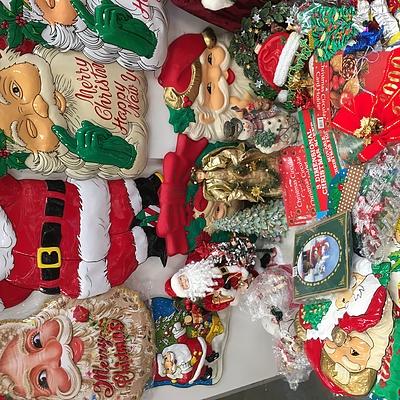 Assorted Pallet Of Christmas Decorations and Displays