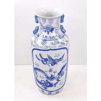 Large Decorative Vintage Chinese Blue and White Vase