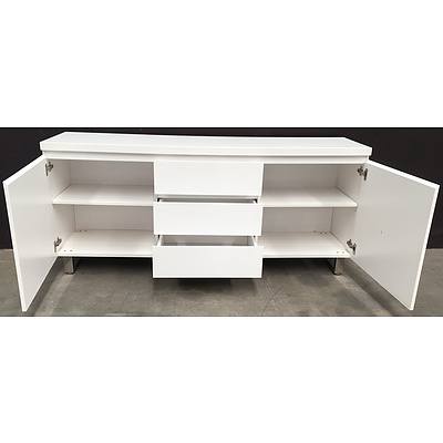 White Painted Timber Low Line Entertainment Unit And Two Bedside Tables - Lot Of Three