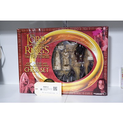 Lord of the Rings 'The Two Towers' Ivory Finish Chess Set in Box