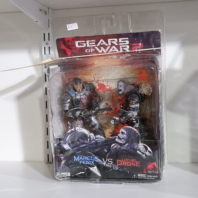 Boxed Gears of War 2 Marcus fenix Vs Locust Drone Figurines