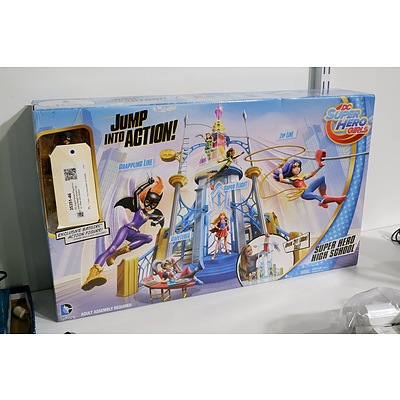 DC Superheroes Playset including Batgirl Action Figure - New and Sealed