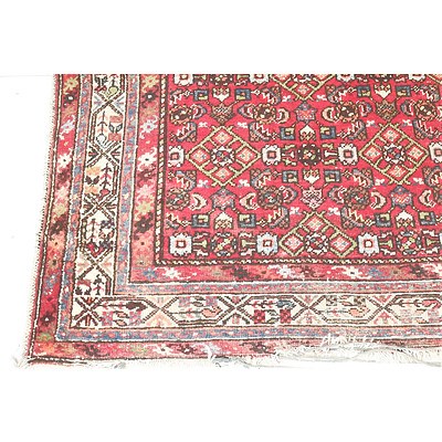 Antique Persian Hoissinabad Hand Knotted Wool Pile Rug