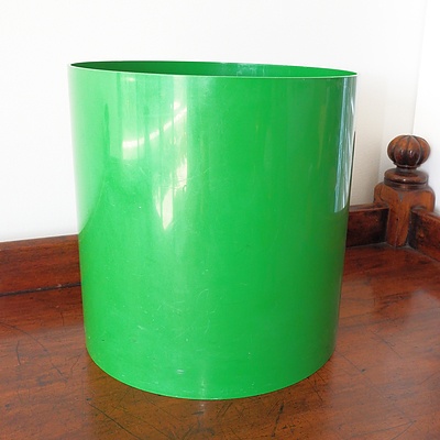 Kartell Green Moulded Plastic Waste Paper Bin Designed By Gino Collombini, Made in Italy
