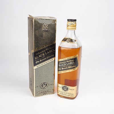 Johnnie Walker Black Label 12 Years Blended Scotch Whiskey - 750ml in Presentation Box