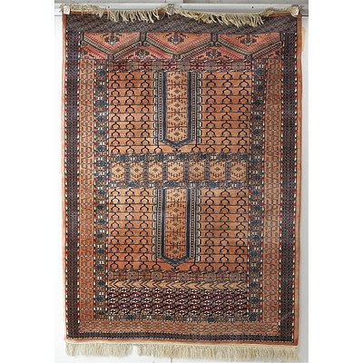 Fine Persian Style Hand Knotted Wool Rug