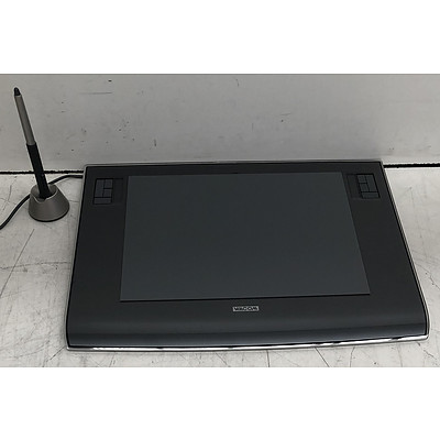 WACOM (PTZ-930) Intuos 3 Graphics Tablet w/ Grip Pen