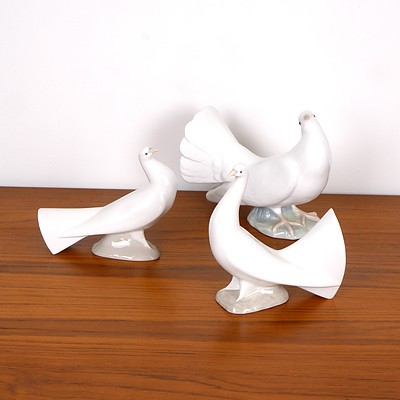 Three Porcelain Lladro and Nao Figures of Doves
