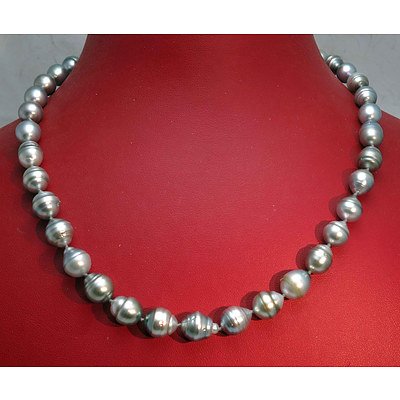 Graduated Necklace of graduated Silver-black Cultured Pearls
