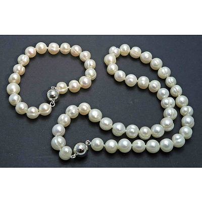 Set Of Pearl Necklace & Bracelet