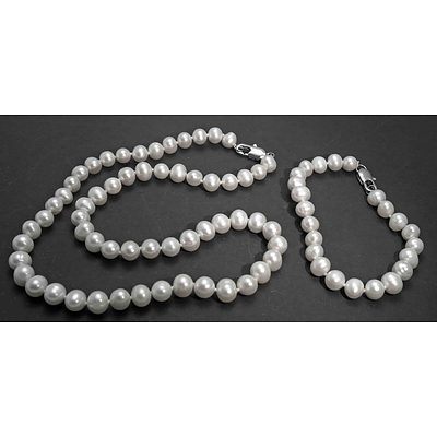 Set Of Pearl Necklace & Bracelet
