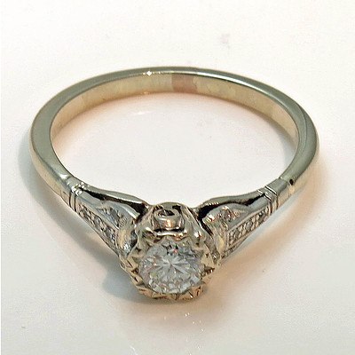 Vintage Diamond Ring - - 18ct White Gold