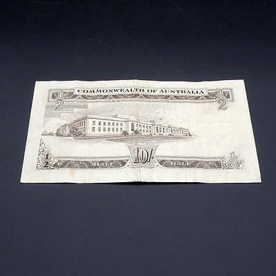 10/- 1961 Coombs Wilson Australian Ten Shilling Banknote R17 AF26641124