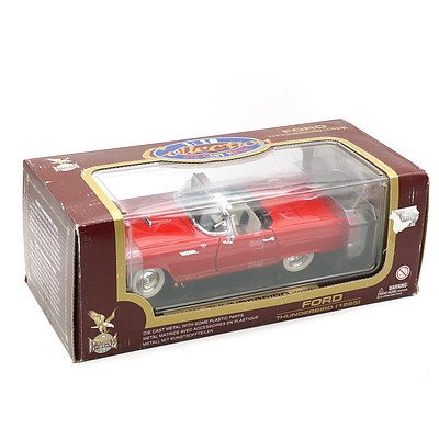 Boxed Road Legends Diecast Collection 1:18 Scale Ford Thunderbird 1955