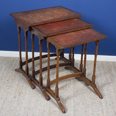 Nest of Georgian Style Walnut Side Tables with Gilt Tooled Leather Tops, Early to Mid 20th Century