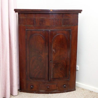 Georgian Bow Front Flame Mahogany Hanging Corner Cupboard, Early 19th Century