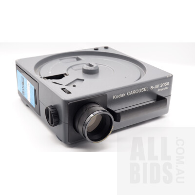 Kodak Carousel S-AV 2050 Slide Projector with Travel Case
