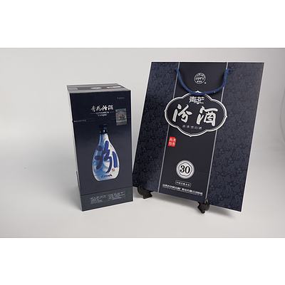 Xinghua Cun Fenjiu Blue and White 30 Year Old Baijiu, Shan - 500ml in Presentation Box with Carry Bag