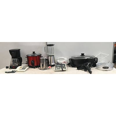 Large Assortment Of Electrical Kitchen Appliances And Other Items