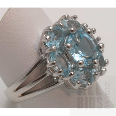 Sterling Silver Ring set with facetted sky-clue Topaz