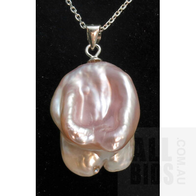 Baroque, natural colour Pearl pendant