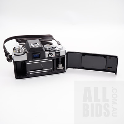 Vintage Minolta XE5 35mm Camera with Manual, Extra Lens, National Flash Unit and Optex Travel Case